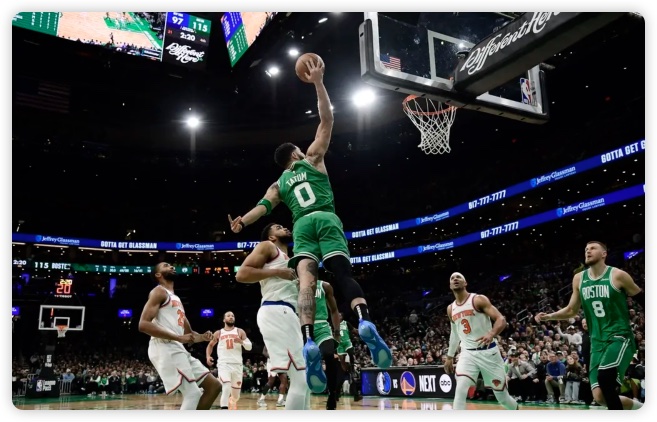 塔圖姆準三雙唐斯空砍24+18 綠軍全場壓制輕取尼克斯 